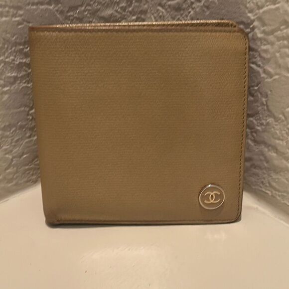 Chanel Bifold Compact Cardholder Wallet Beige Leather Luxury Minimalist CC Logo - Picture 1 of 15